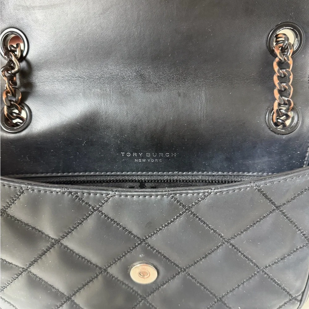 Tory Burch Willa Quilted Leather Shoulder Bag in Black with Chain Strap